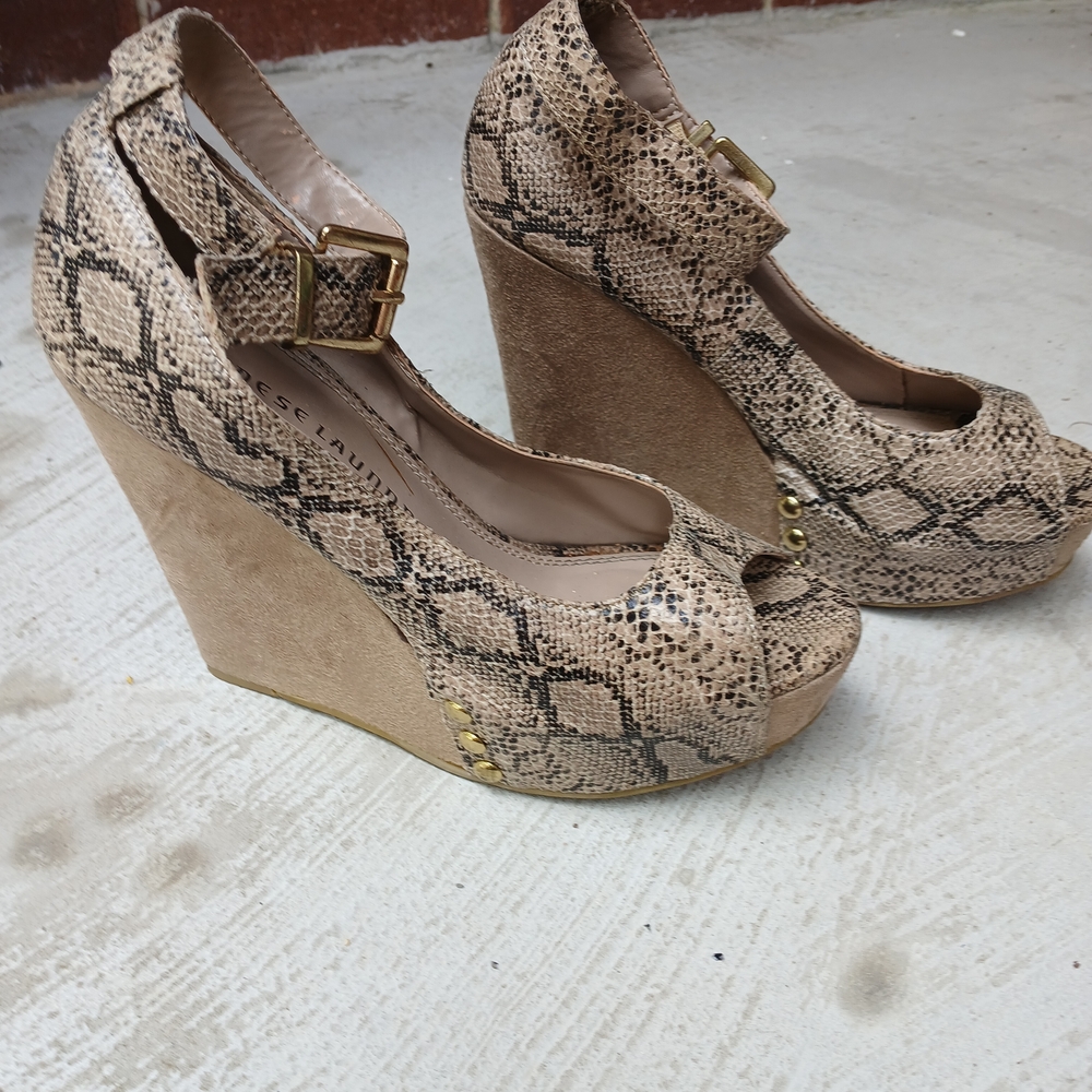 Chinese Laundry Beige Snakeskin Wedges